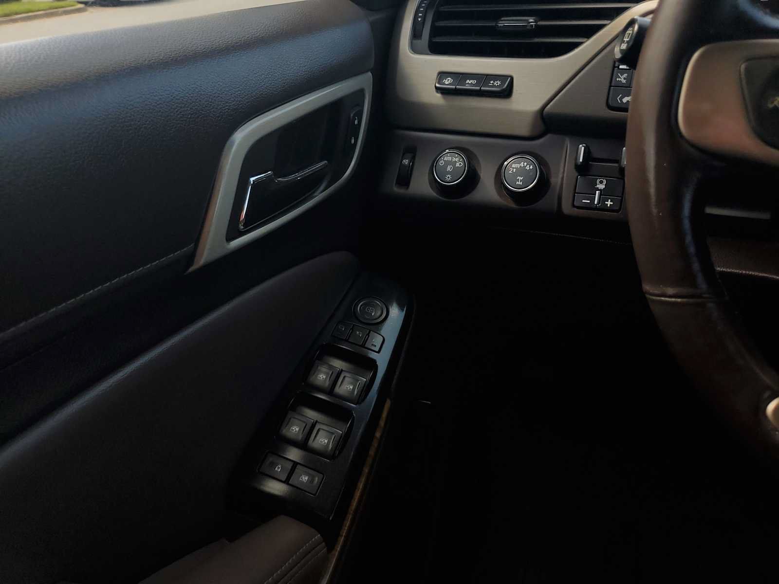 Used 2017 GMC Yukon XL Denali w/ Open Road Package AWD/4WD image 19