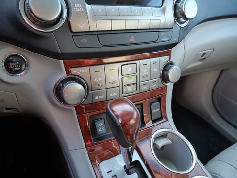 Used 2012 Toyota Highlander Limited image 23