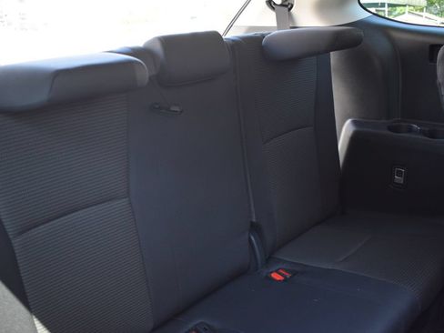 Used 2025 Toyota Highlander LE FWD image 31