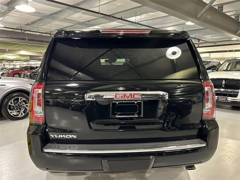 Used 2019 GMC Yukon Denali w/ Denali Ultimate Package image 3