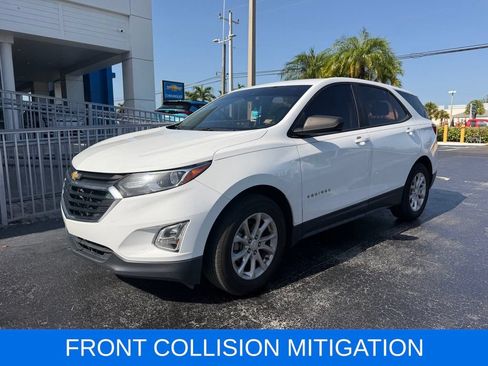 Used 2021 Chevrolet Equinox LS FWD image 2