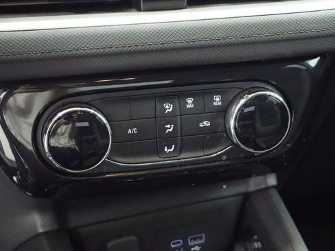 Used 2024 Chevrolet TrailBlazer LT AWD/4WD image 27