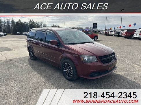Used 2017 Dodge Grand Caravan SE FWD image 2