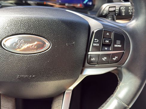 Used 2020 Ford Explorer Platinum w/ Premium Technology Package AWD/4WD image 15