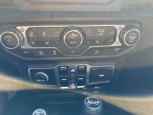 Used 2018 Jeep Wrangler Unlimited Sahara w/ Cold Weather Group AWD/4WD image 18