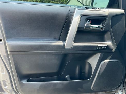 Used 2022 Toyota 4Runner Limited RWD image 12