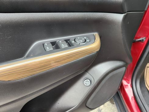 Used 2017 GMC Acadia SLE image 25