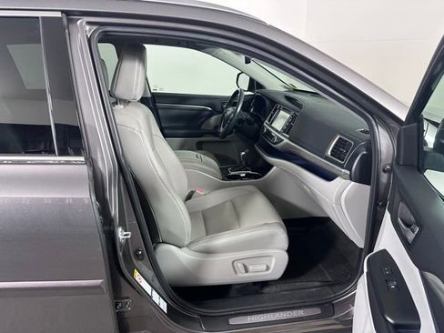 Used 2018 Toyota Highlander Limited AWD/4WD image 10
