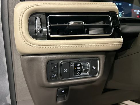 Used 2022 Lincoln Nautilus Reserve image 20