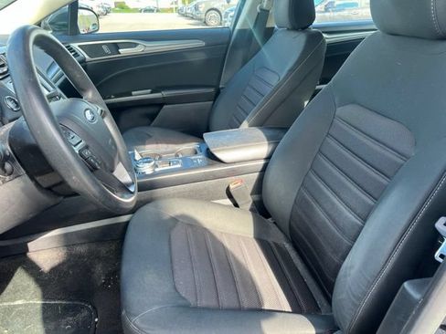 Used 2020 Ford Fusion SE FWD image 18
