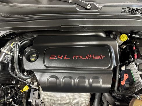 Used 2017 Jeep Renegade Latitude image 24