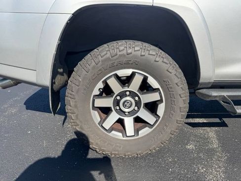 Used 2020 Toyota 4Runner TRD Off-Road AWD/4WD image 10