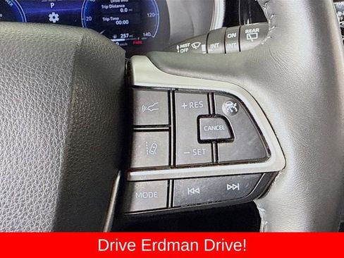 Used 2023 Toyota Highlander Limited AWD/4WD image 14