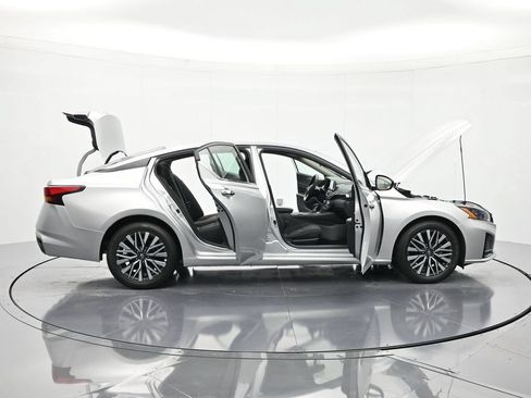 Certified 2025 Nissan Altima 2.5 SV FWD image 47