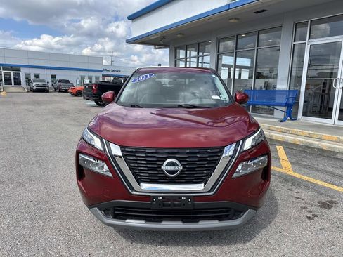 Used 2023 Nissan Rogue SV image 2