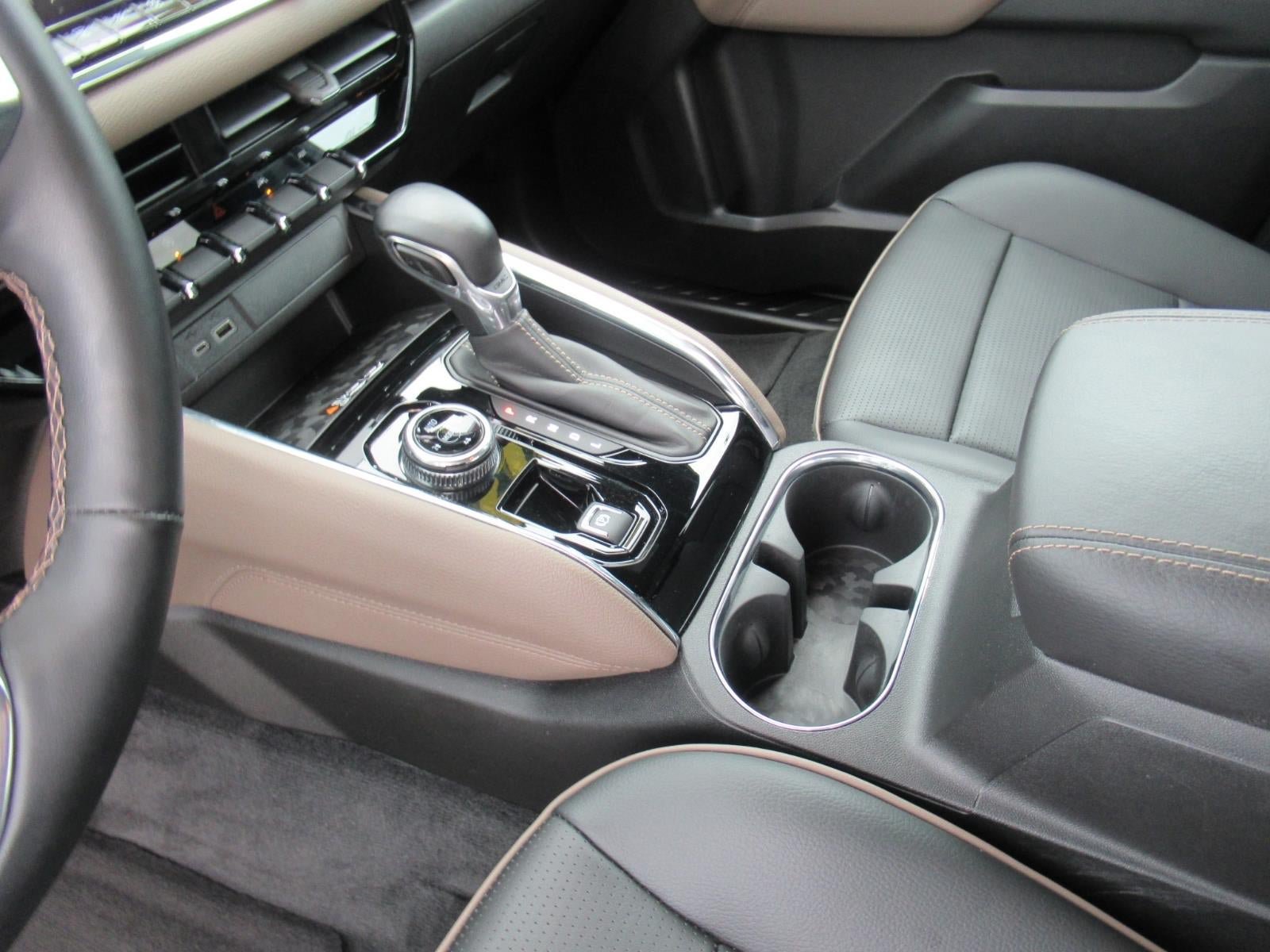 Used 2023 GMC Canyon Denali AWD/4WD image 18