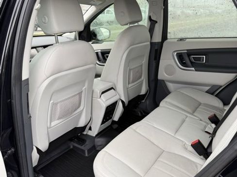 Used 2017 Land Rover Discovery Sport HSE image 32