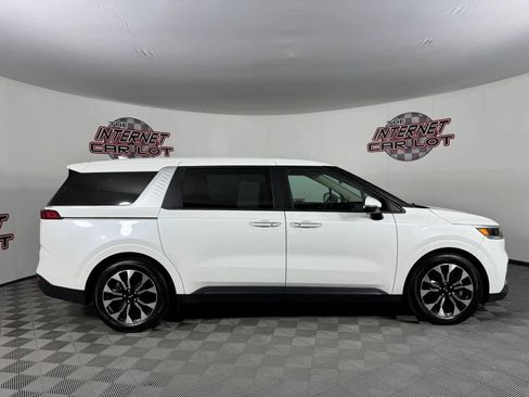 Used 2024 Kia Carnival EX FWD image 8