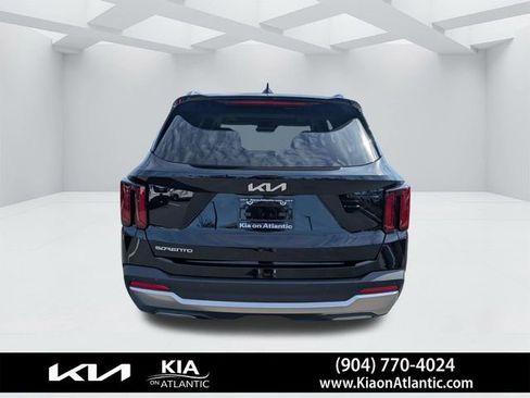 New 2025 Kia Sorento S FWD image 4