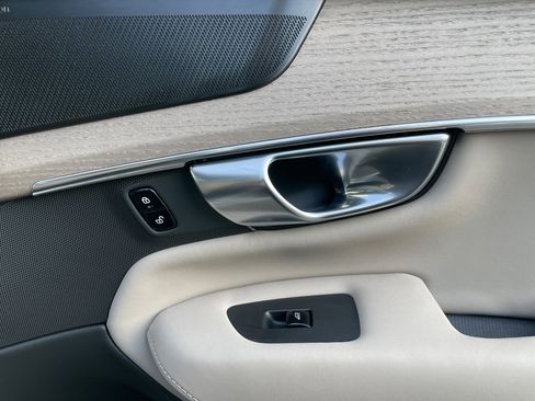 Used 2025 Volvo XC90 B6 Plus image 10