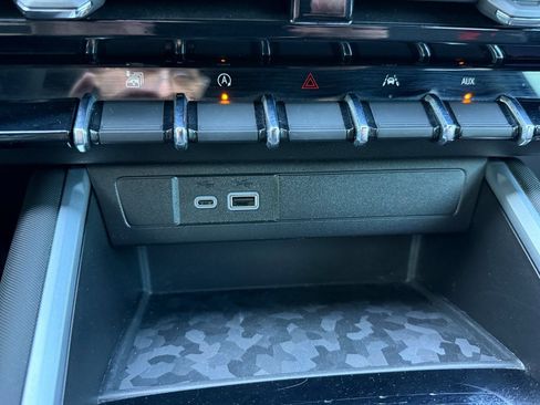 Used 2024 Chevrolet Colorado Z71 w/ Z71 Convenience Package 2 image 14