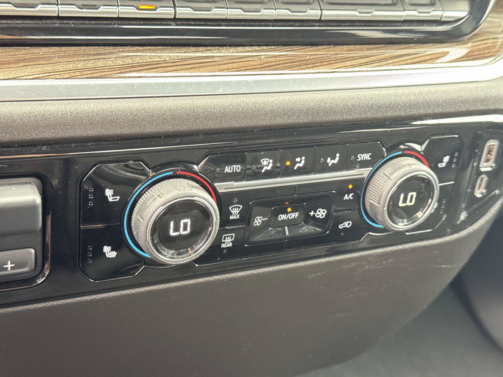 Used 2022 Chevrolet Silverado 1500 LT AWD/4WD image 14