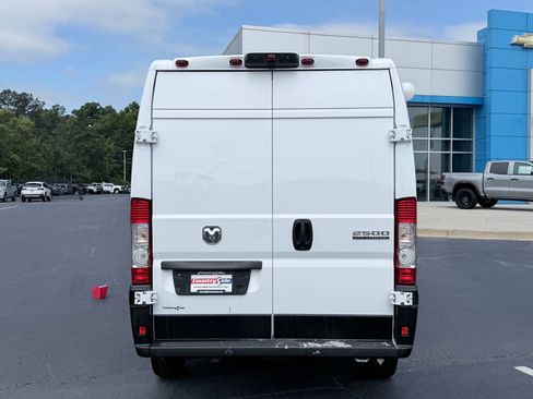 Used 2026 RAM ProMaster 2500 w/ Convenience Group FWD image 9