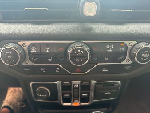 Used 2024 Jeep Wrangler Sport S image 13