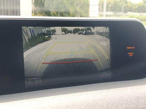 Used 2019 Lexus UX 250h AWD/4WD image 27