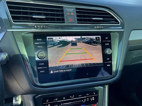 Used 2023 Volkswagen Tiguan SE R-Line image 22