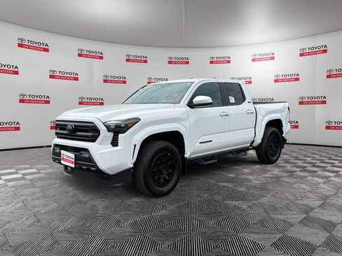 Used 2025 Toyota Tacoma SR5 AWD/4WD image 7
