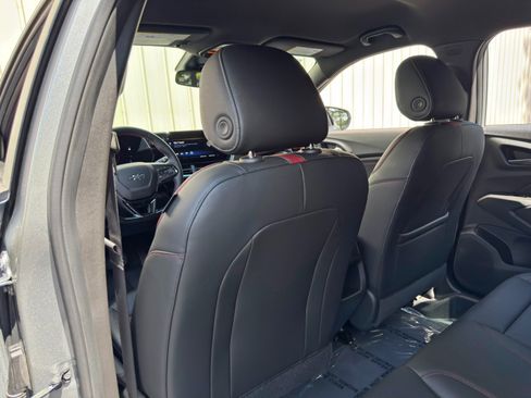 Used 2025 Chevrolet Trax RS FWD image 29