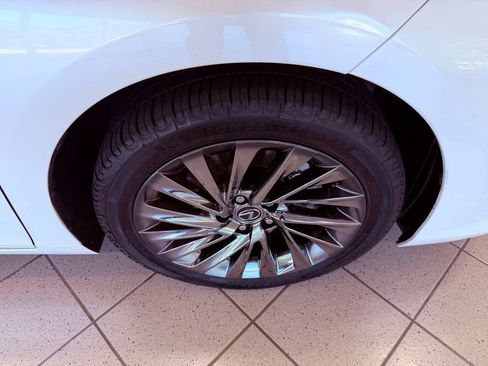 Certified 2024 Lexus ES 350 w/ Technology Package FWD image 17