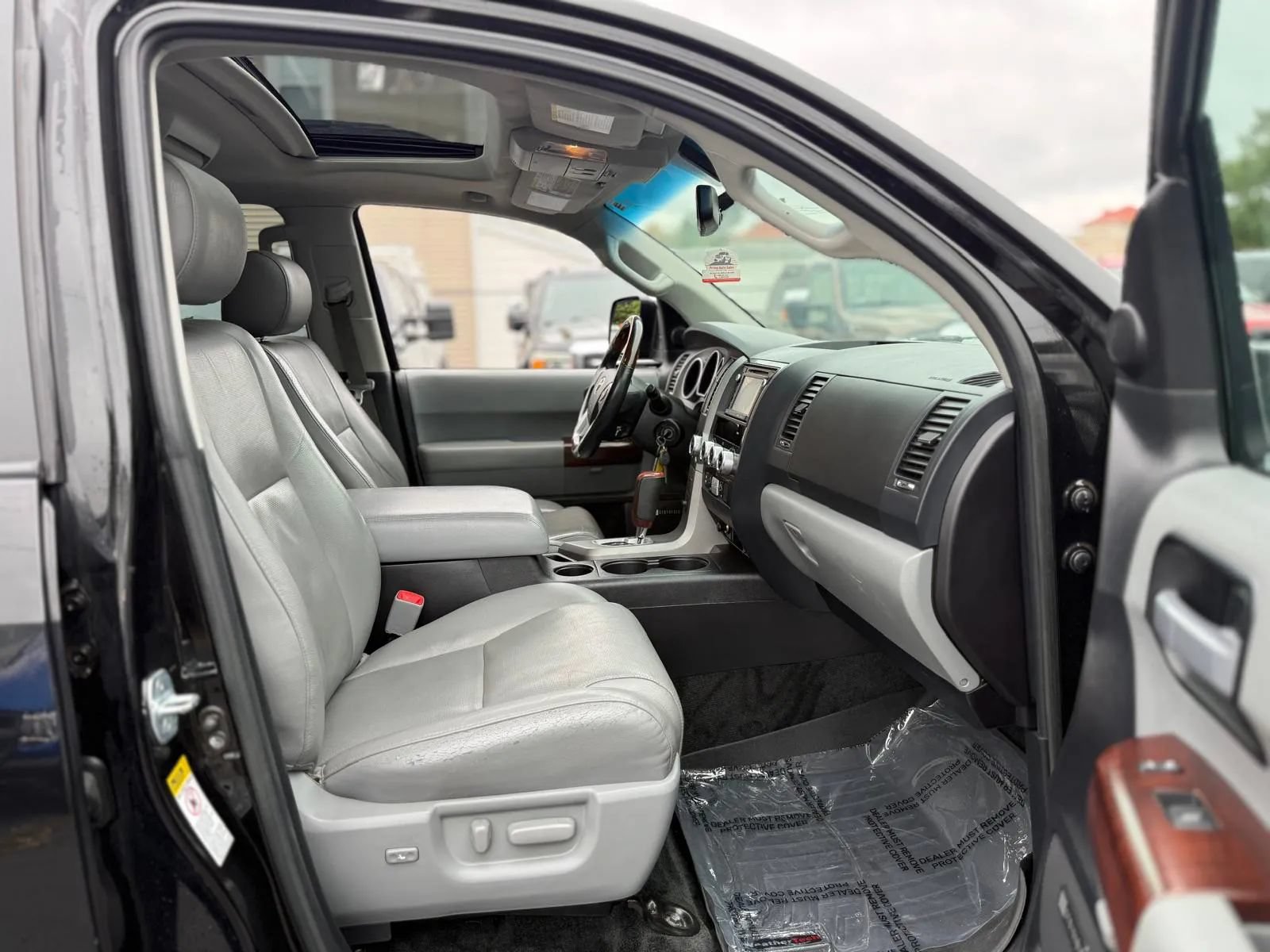 Used 2017 Toyota Sequoia Platinum AWD/4WD image 12