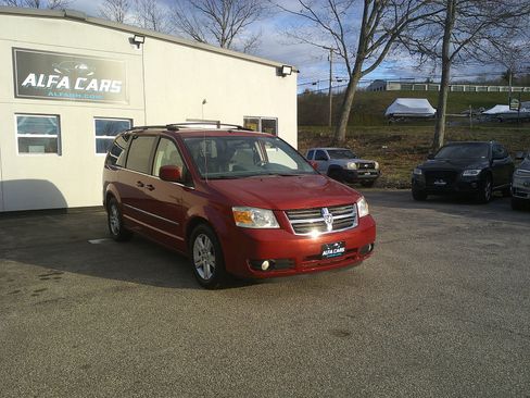 Used 2010 Dodge Grand Caravan SXT FWD image 3