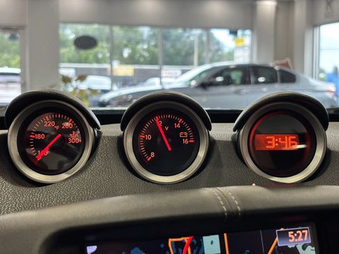 Used 2019 Nissan 370Z Touring RWD image 19