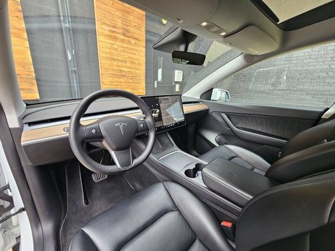 Used 2021 Tesla Model Y Long Range AWD/4WD image 15