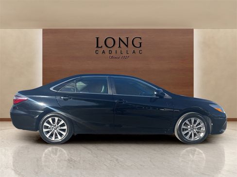 Used 2016 Toyota Camry XLE image 6