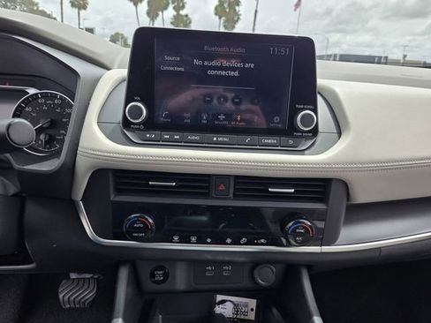 Used 2025 Nissan Rogue SV FWD image 18
