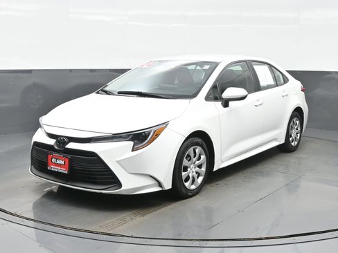 Used 2024 Toyota Corolla LE image 2