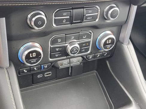 Certified 2023 GMC Yukon SLT w/ SLT Luxury Package AWD/4WD image 30