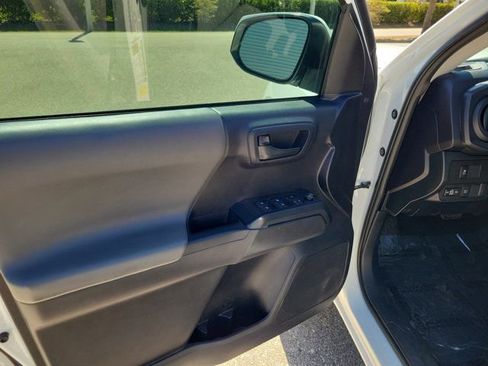Used 2020 Toyota Tacoma SR w/ SR Convenience Package image 17