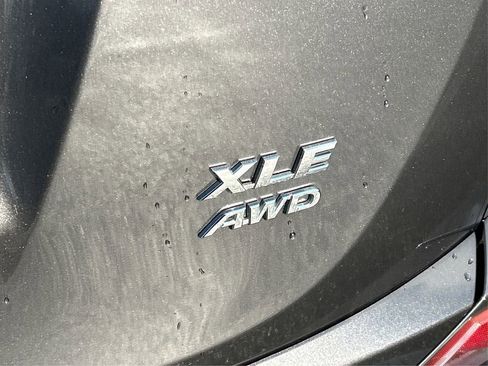 Used 2018 Toyota RAV4 XLE image 15