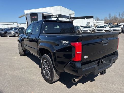Used 2025 Toyota Tacoma TRD Sport AWD/4WD image 3