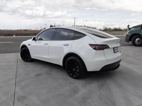 Used 2022 Tesla Model Y Long Range image 4