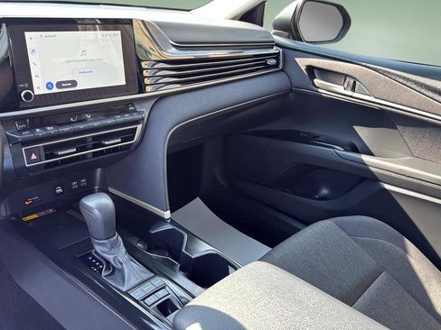 Used 2025 Toyota Camry LE w/ Convenience Package image 23