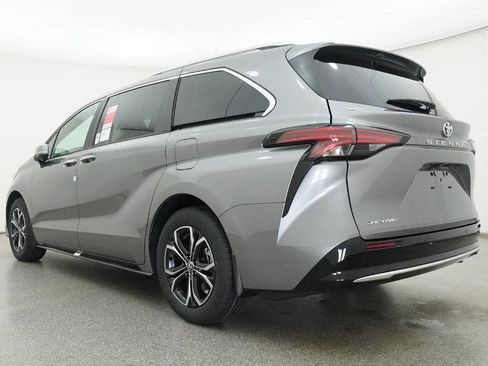New 2026 Toyota Sienna Platinum image 13