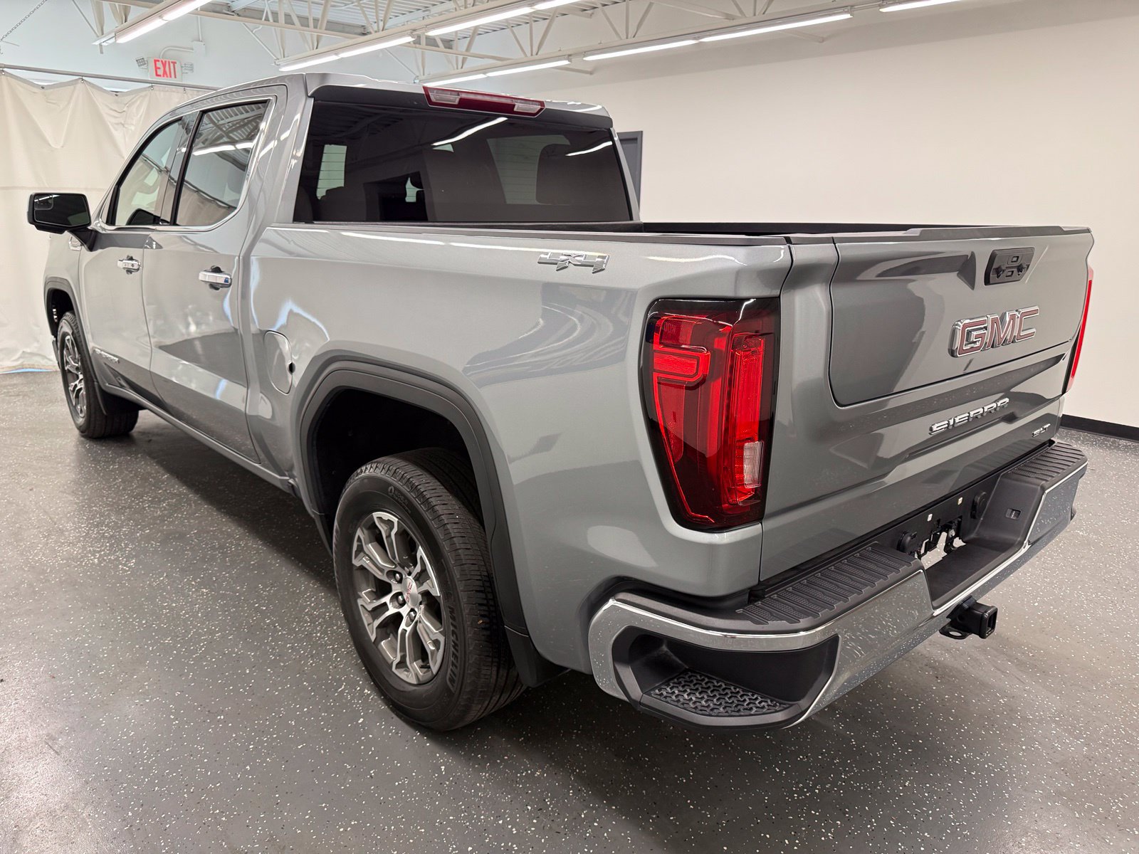 Used 2026 GMC Sierra 1500 SLT AWD/4WD image 3