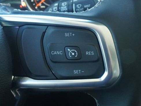 Used 2018 Jeep Wrangler Unlimited Sahara AWD/4WD image 30