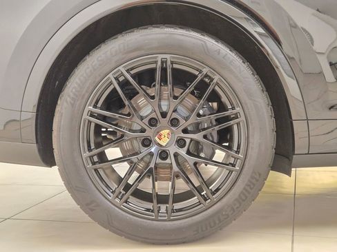 Used 2024 Porsche Cayenne Coupe AWD/4WD image 7